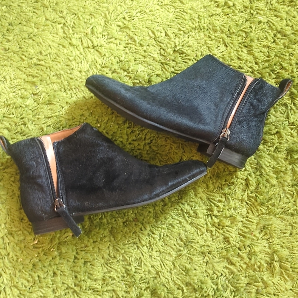 Gap black calf hair ankle boots, size 6